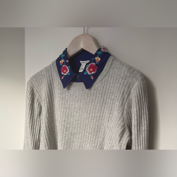 Forever 21 - Embroidered Floral Collar Sleeveless Blouse - Size Small - Picture 6 of 7